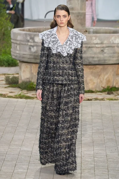 Look 14